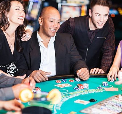 Examining Popular Gaming Features on Top Online Casinos